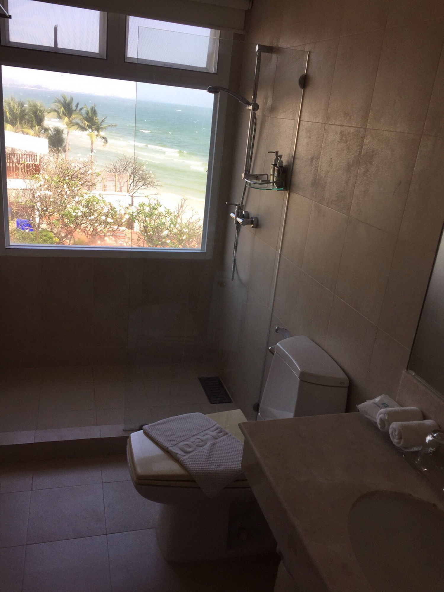 Nern Chalet Beachfront Hotel