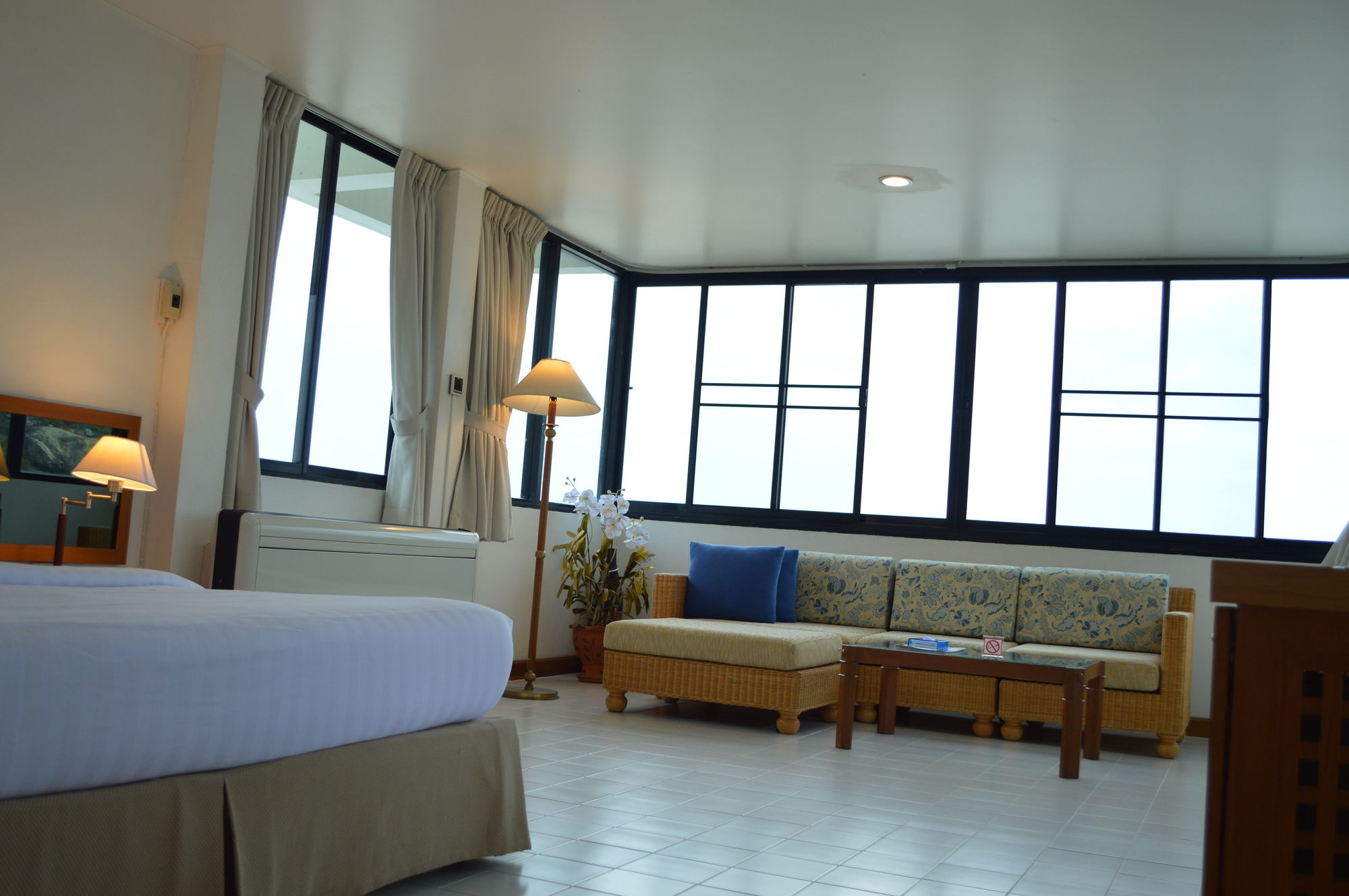 Nern Chalet Beachfront Hotel