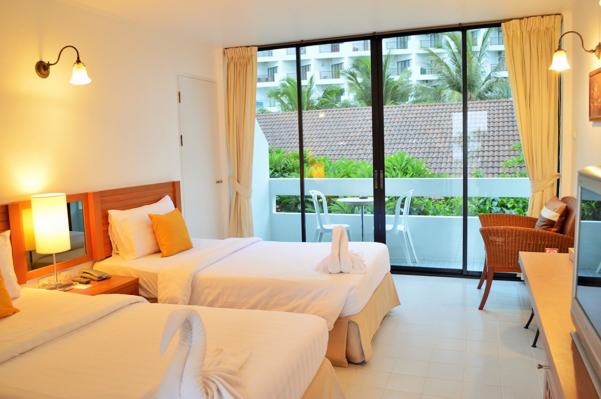 Nern Chalet Beachfront Hotel