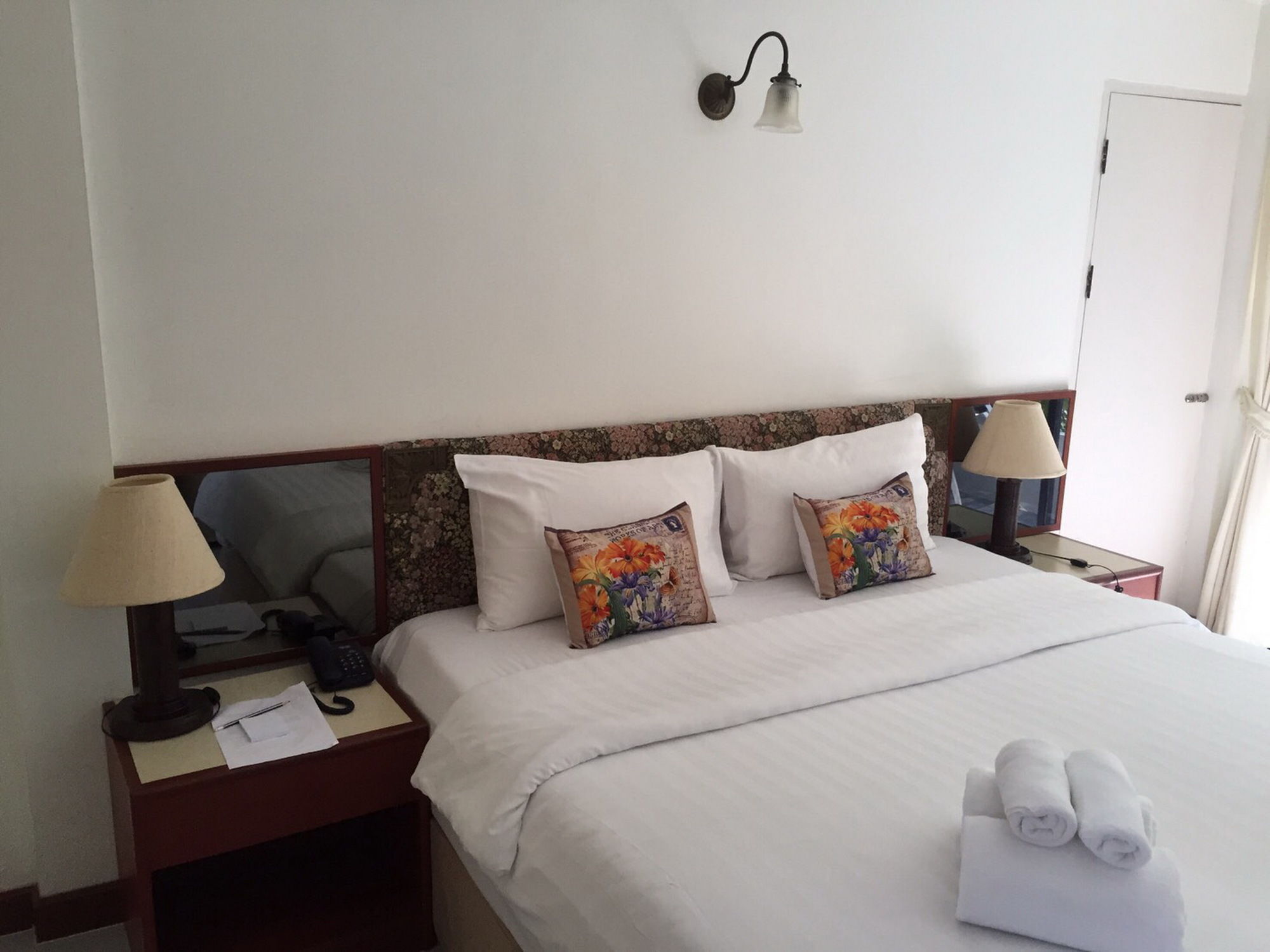 Nern Chalet Beachfront Hotel