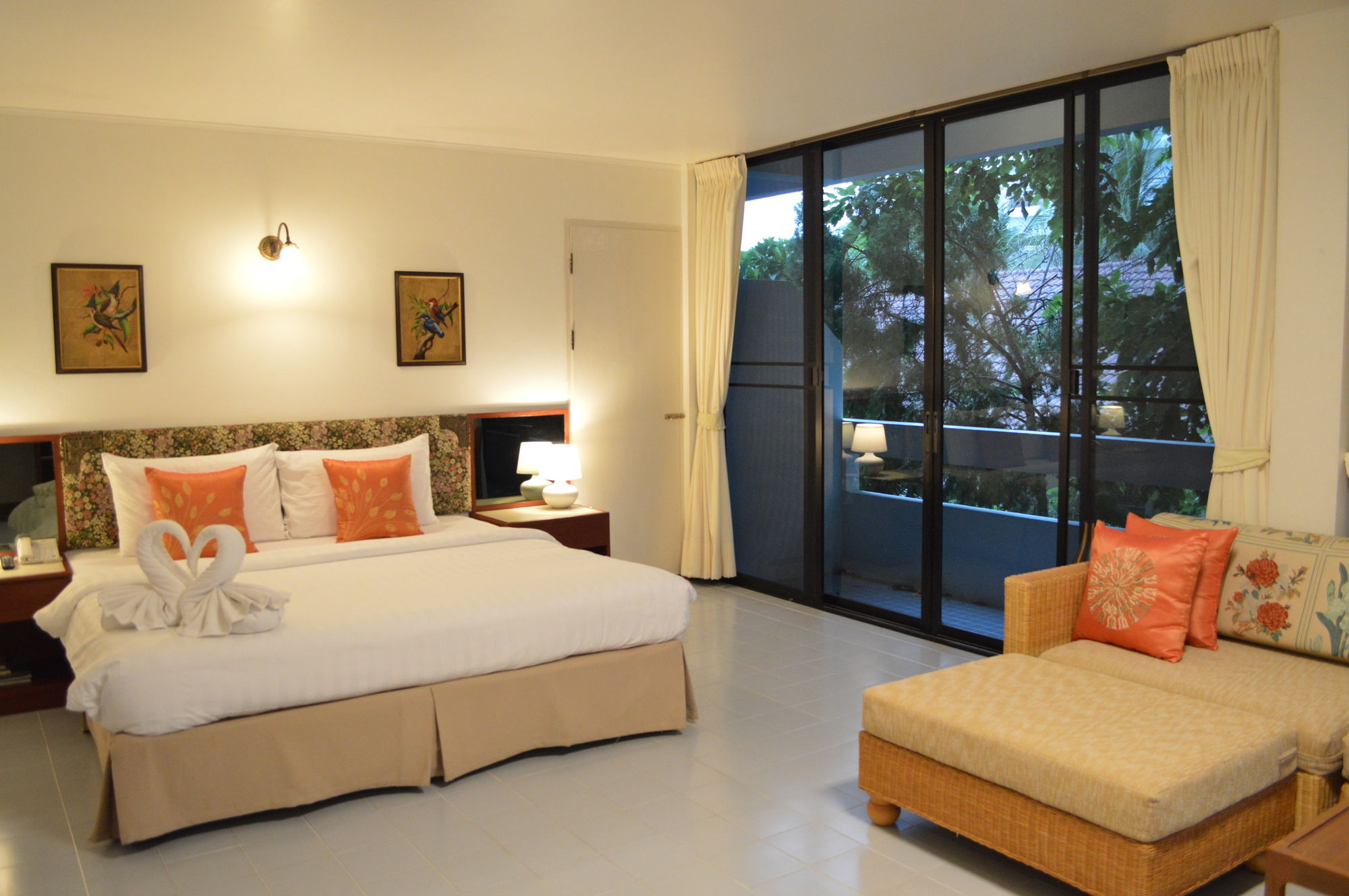 Nern Chalet Beachfront Hotel