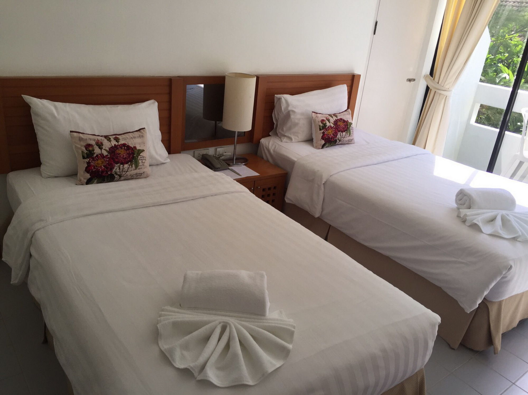 Nern Chalet Beachfront Hotel