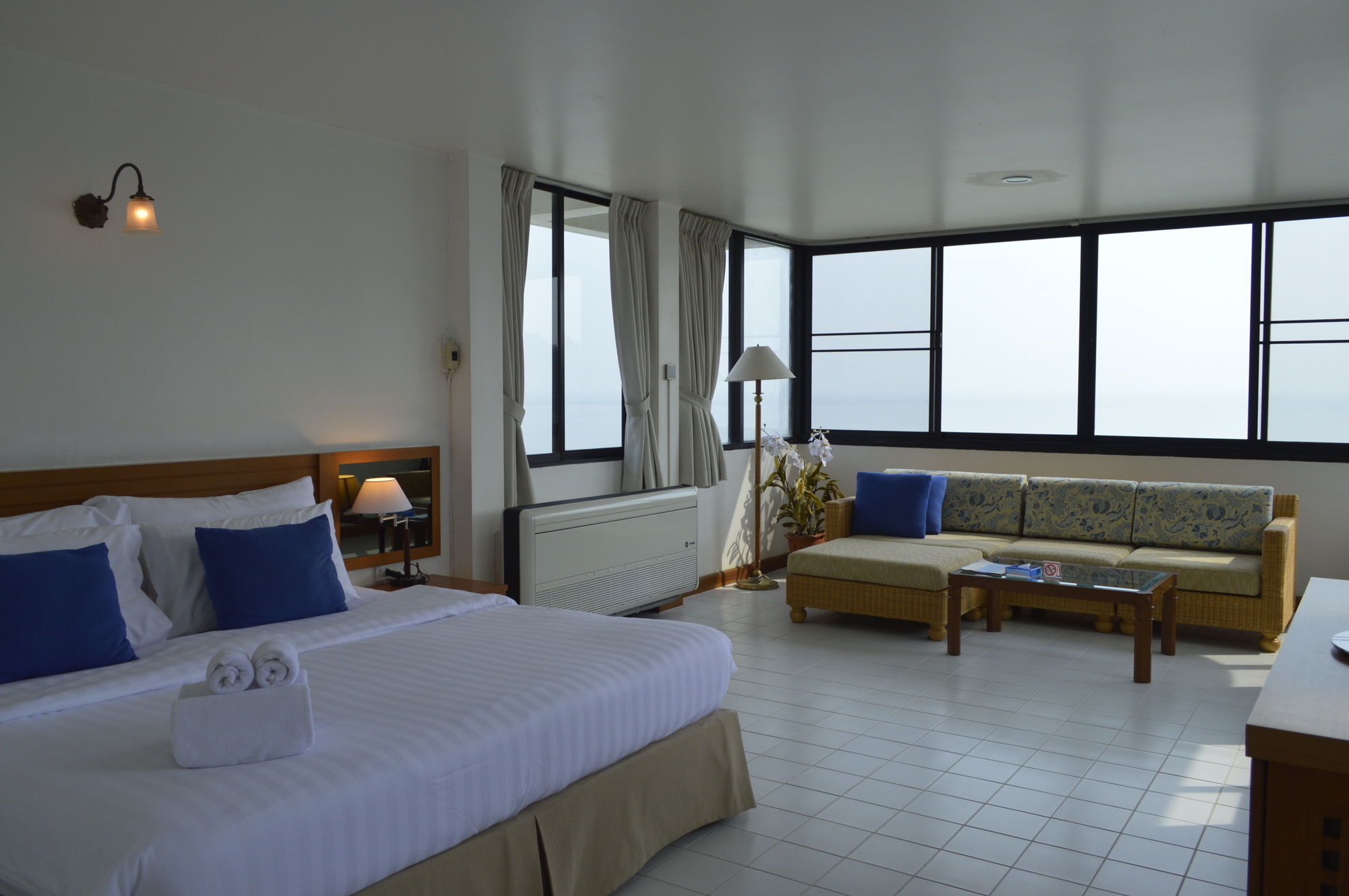 Nern Chalet Beachfront Hotel
