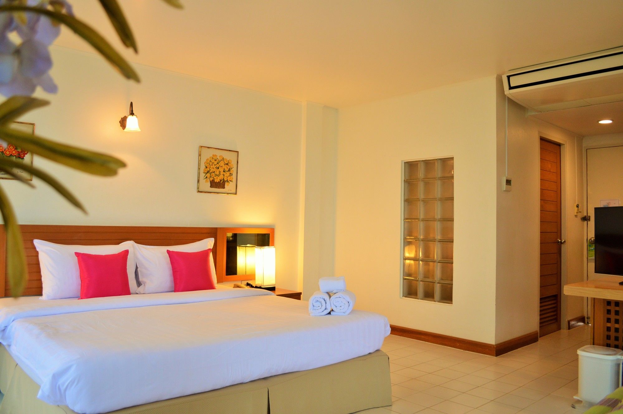 Nern Chalet Beachfront Hotel
