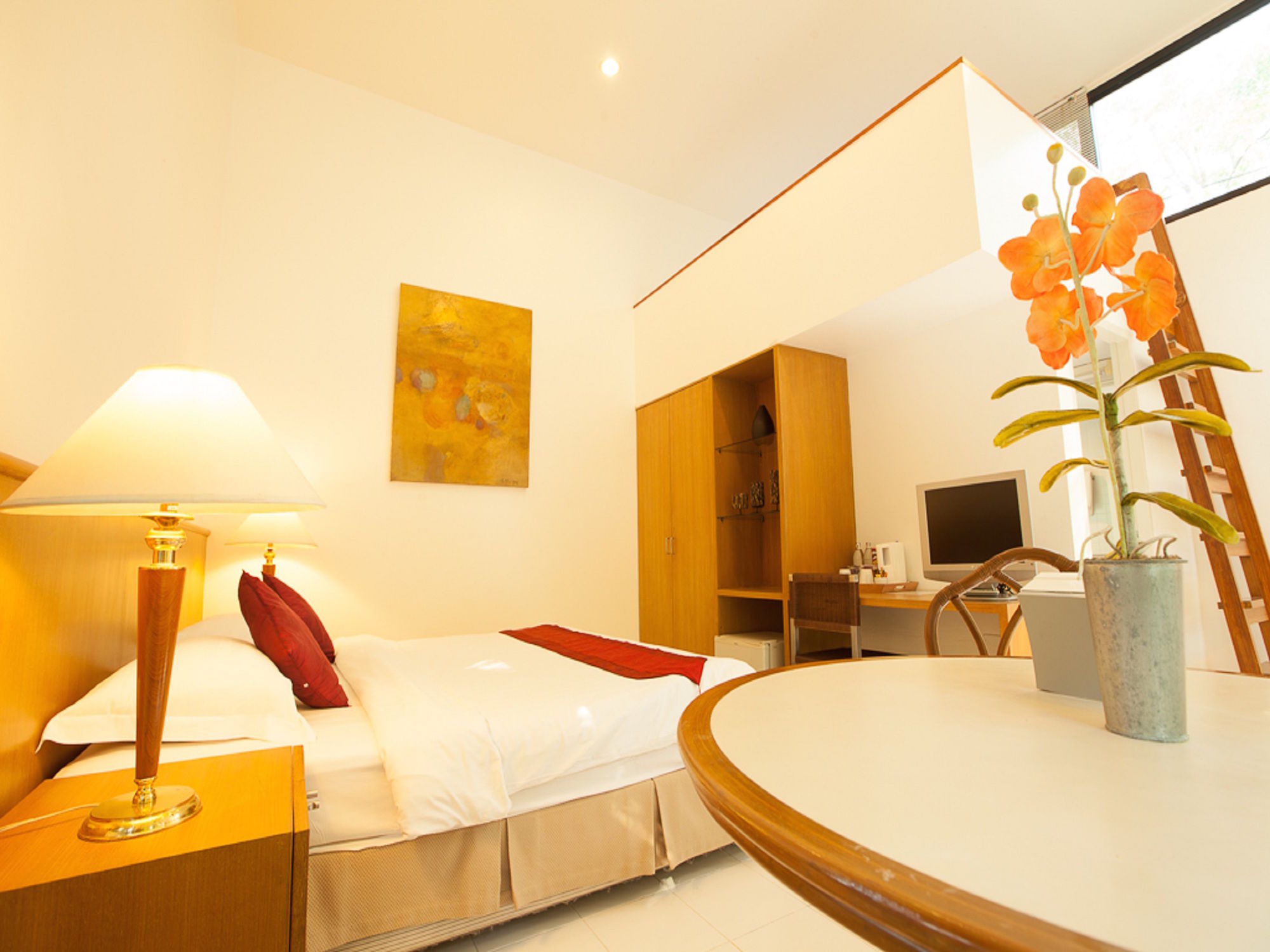 Nern Chalet Beachfront Hotel