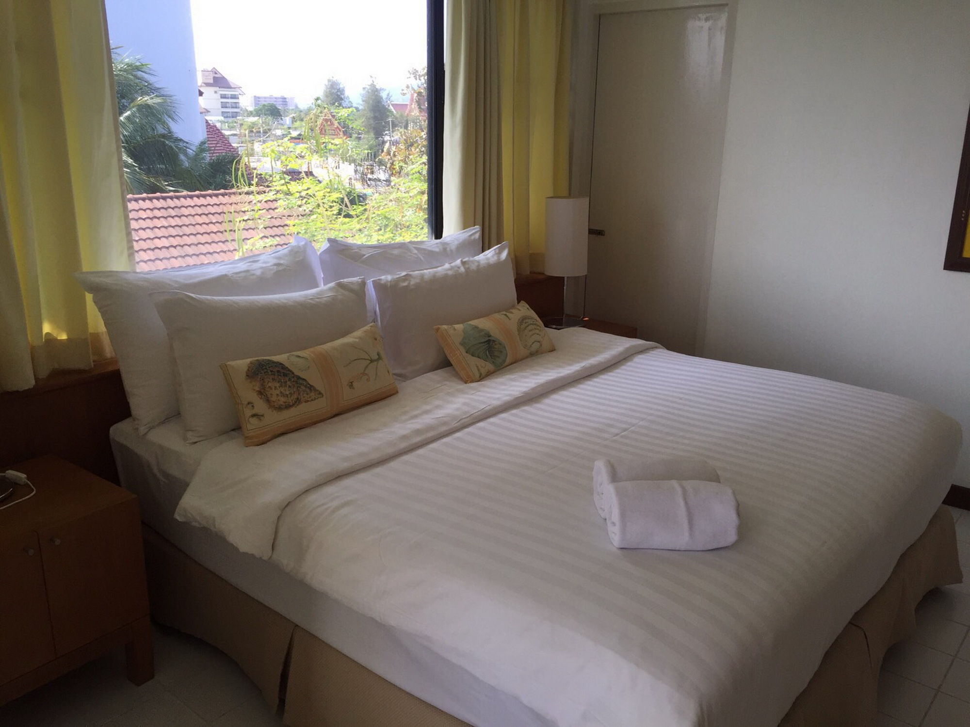 Nern Chalet Beachfront Hotel