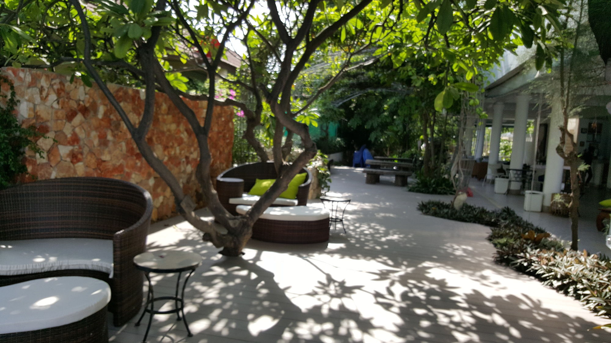 Nern Chalet Beachfront Hotel