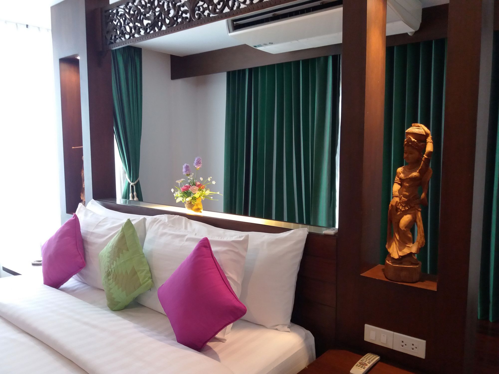Nicha Hua Hin