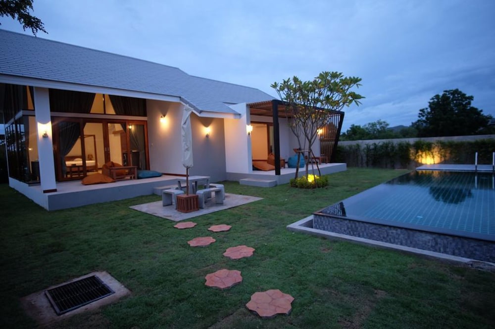 Proud Villa Huahin Resort