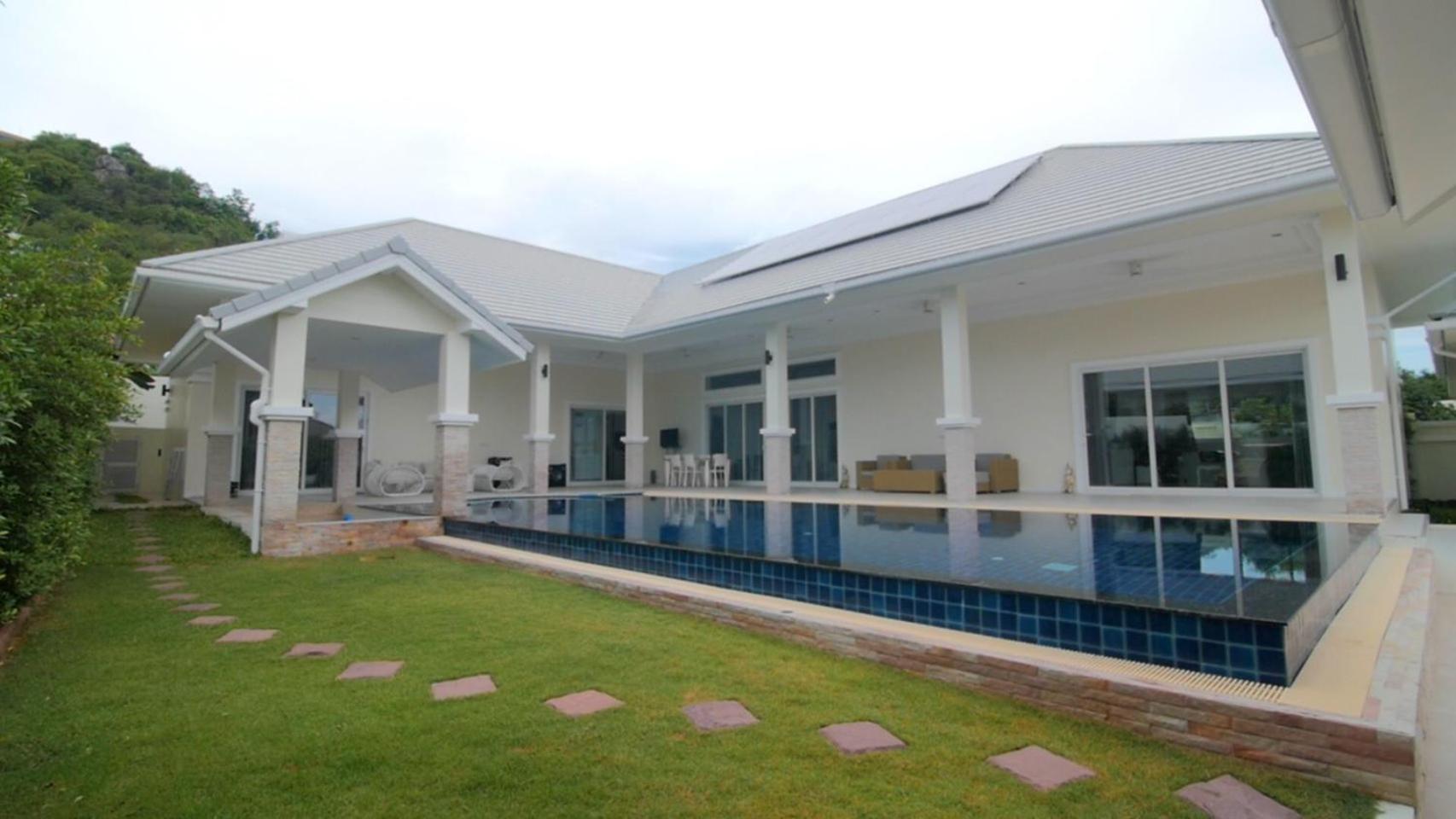 Sea Breeze Villas Hua Hin