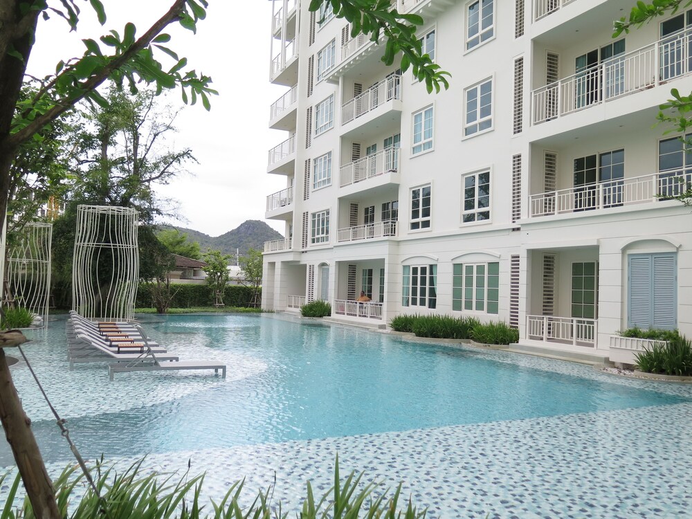 Summer Huahin Condo by Dome
