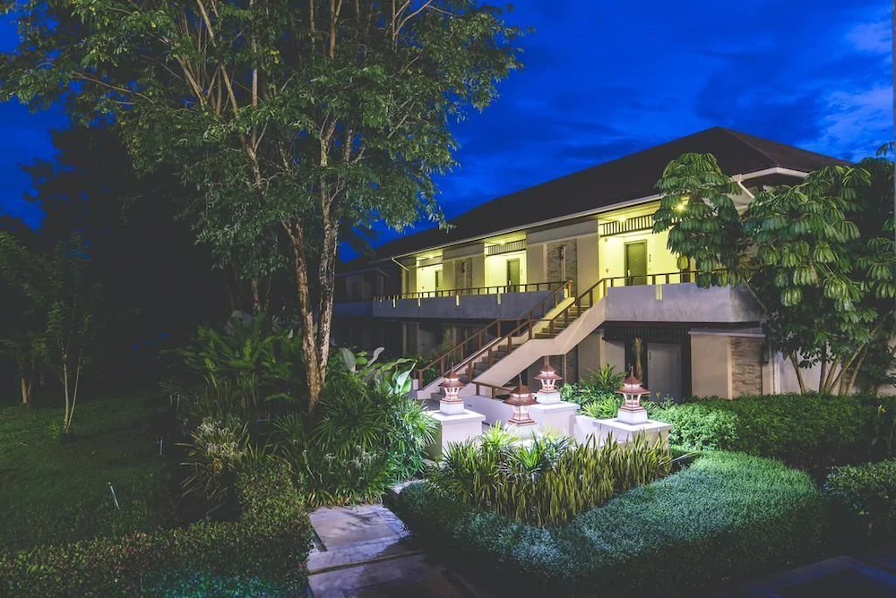 Thanatthichaburi Lake Resort And Spa