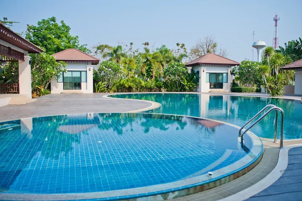 Thanatthichaburi Lake Resort And Spa