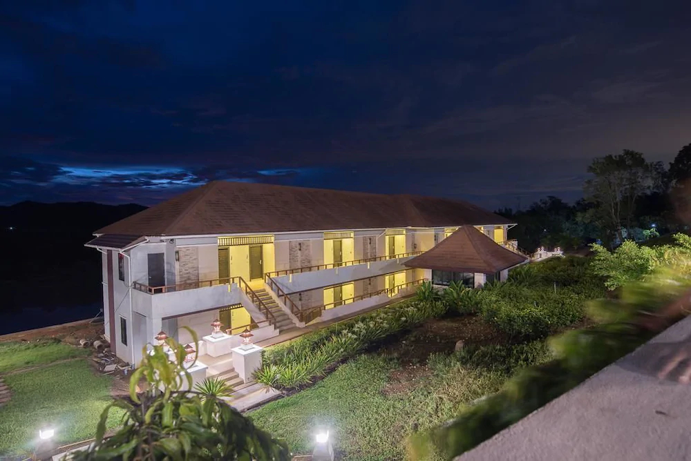 Thanatthichaburi Lake Resort And Spa