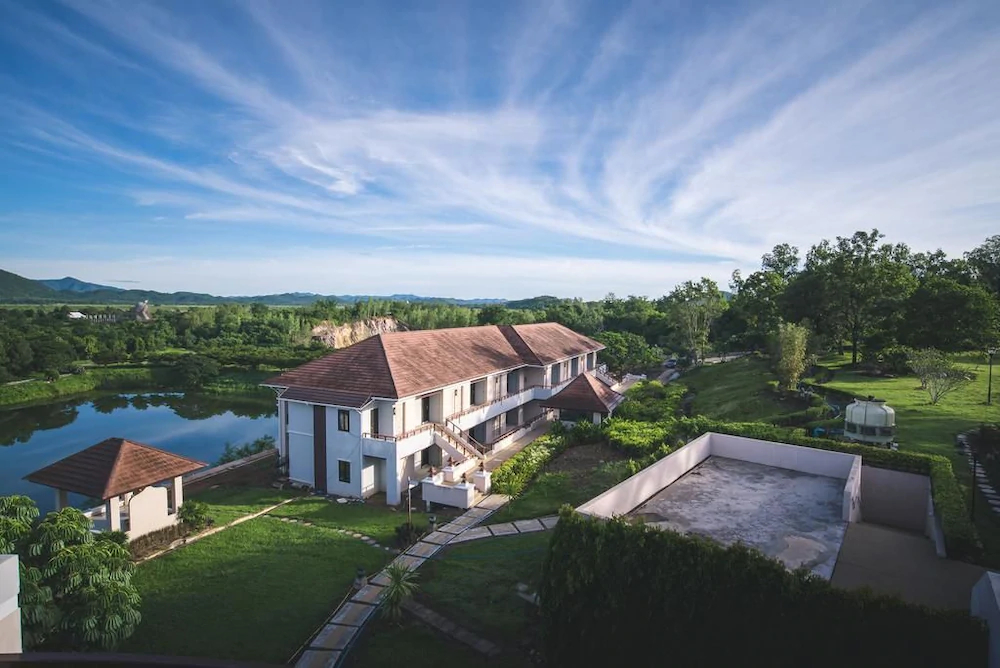 Thanatthichaburi Lake Resort And Spa
