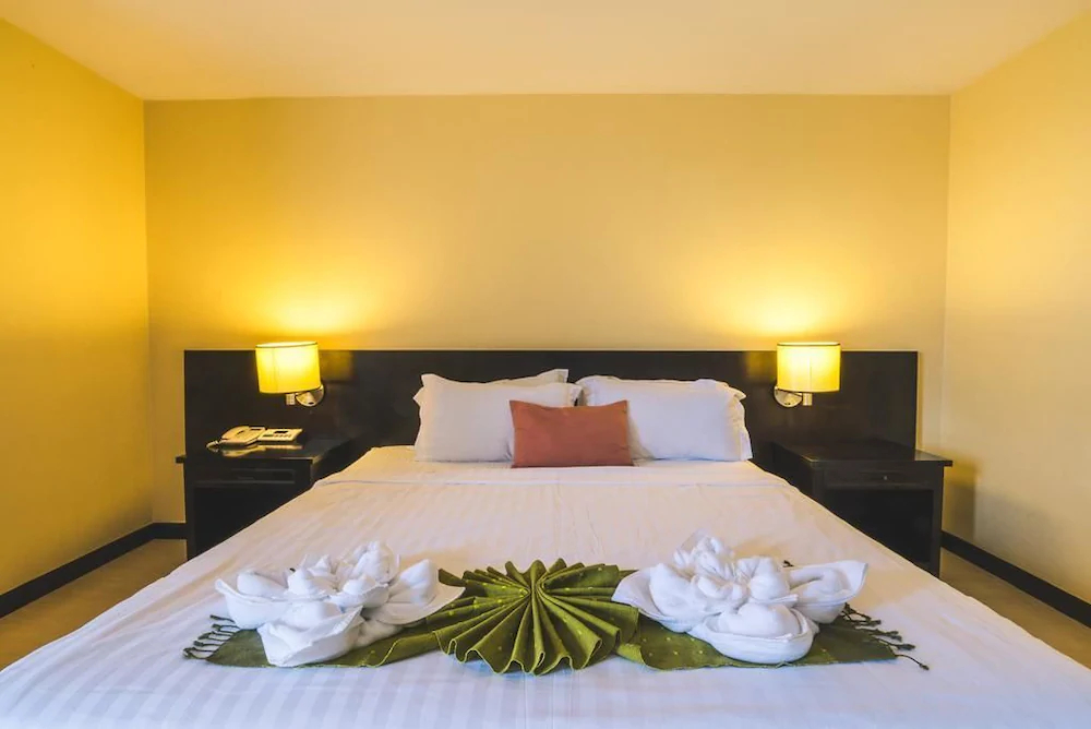 Thanatthichaburi Lake Resort And Spa