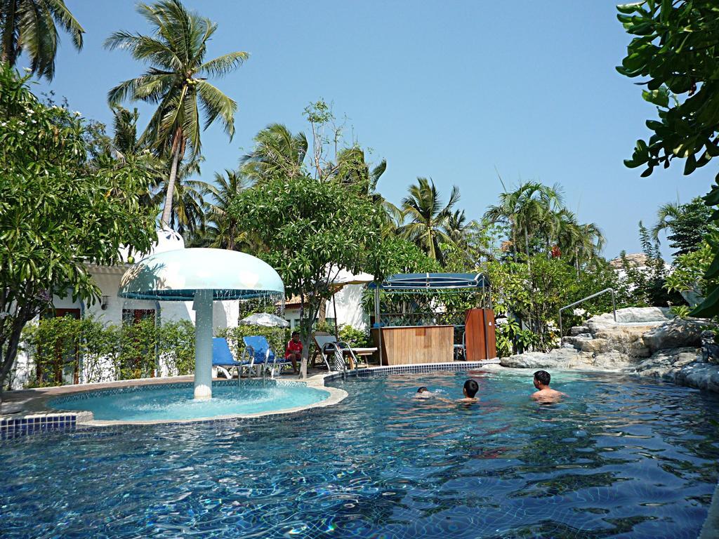 Baan Montra Beach Resort