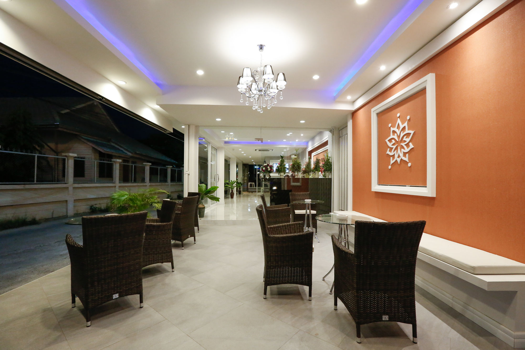 Hua Hin White Villa Hotel