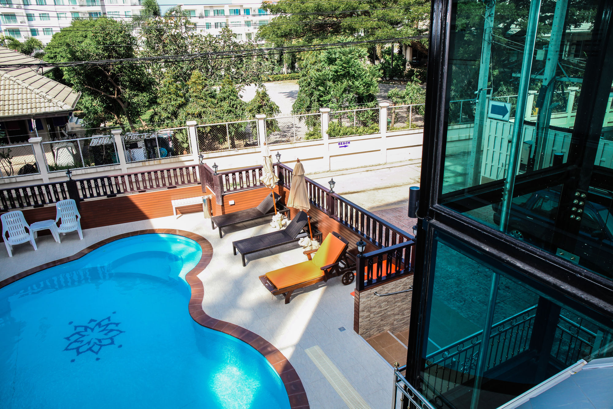 Hua Hin White Villa Hotel