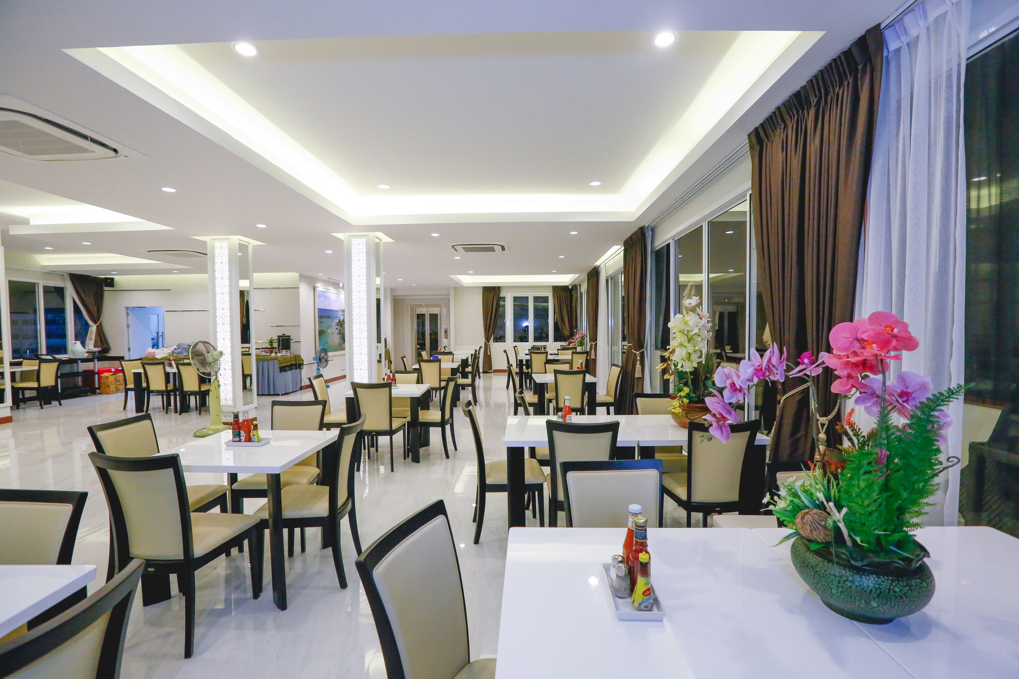 Hua Hin White Villa Hotel