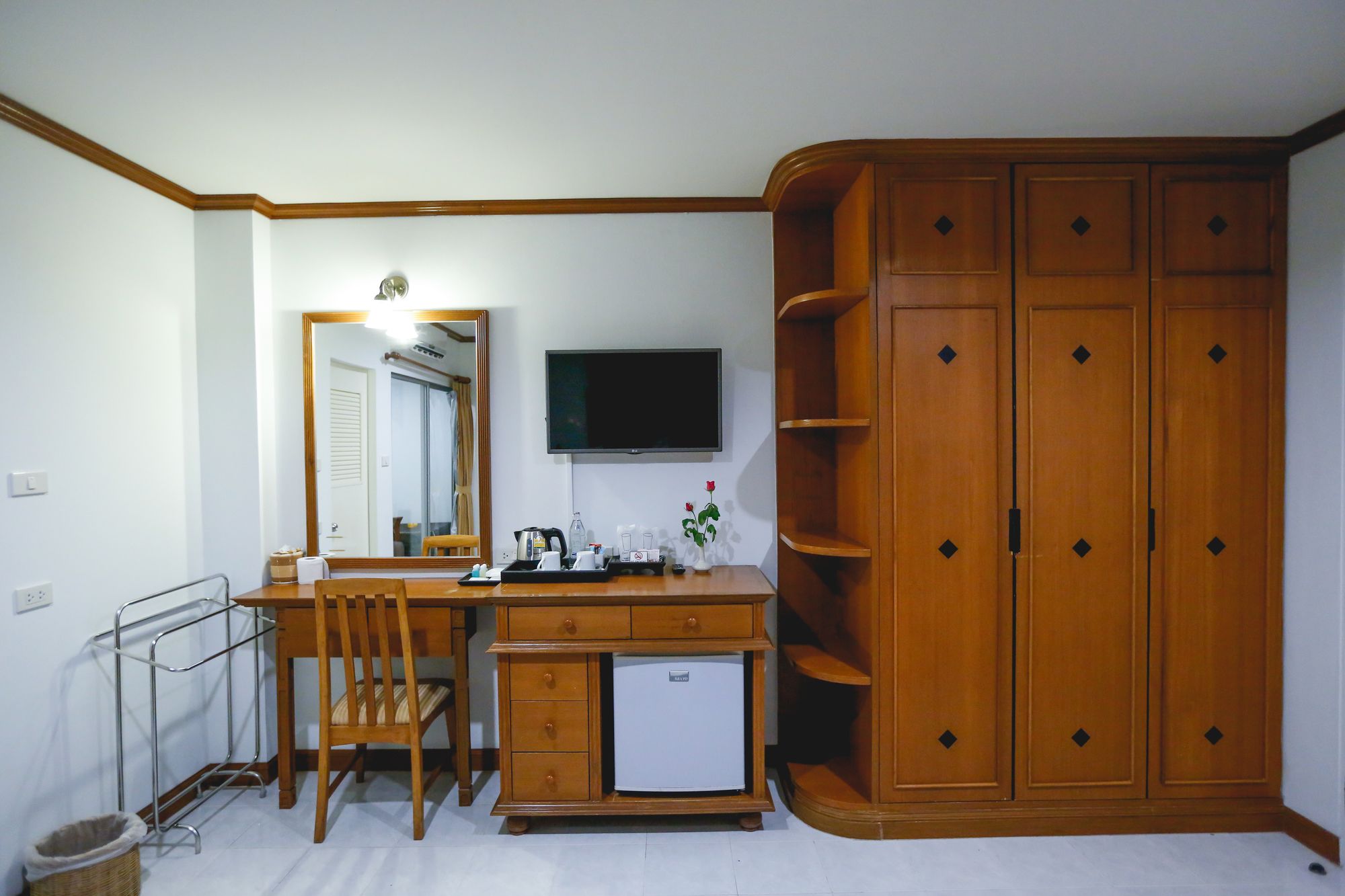 Hua Hin White Villa Hotel