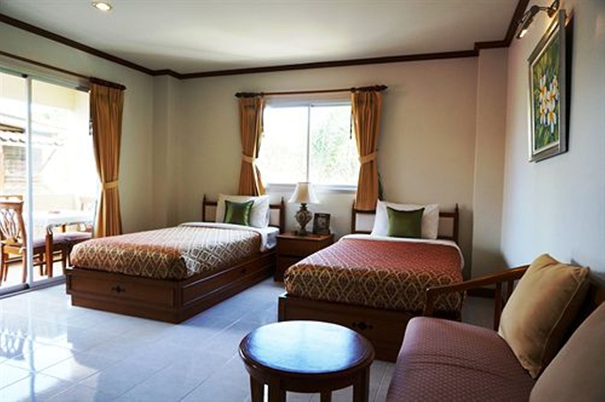 Hua Hin White Villa Hotel