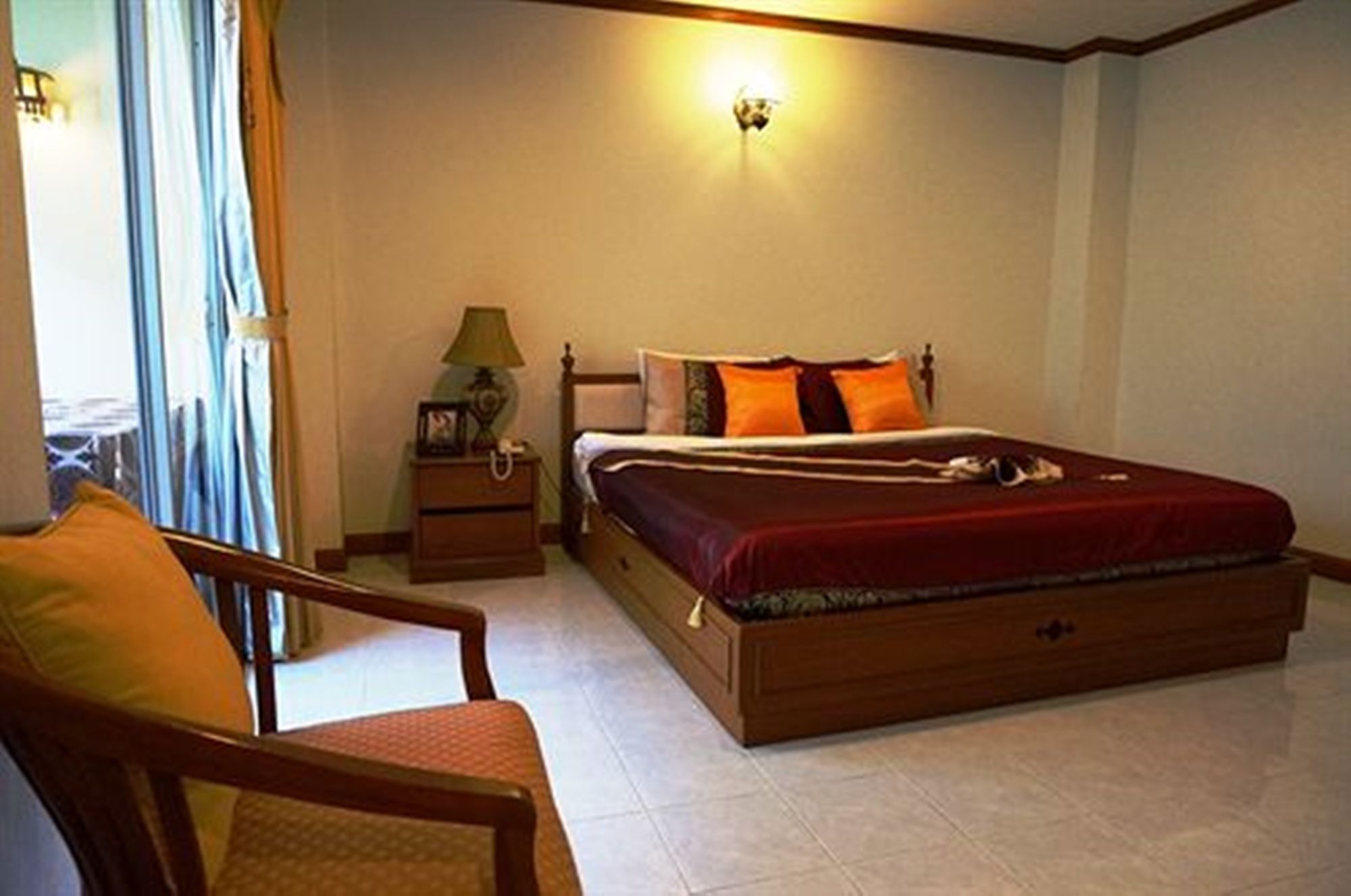 Hua Hin White Villa Hotel