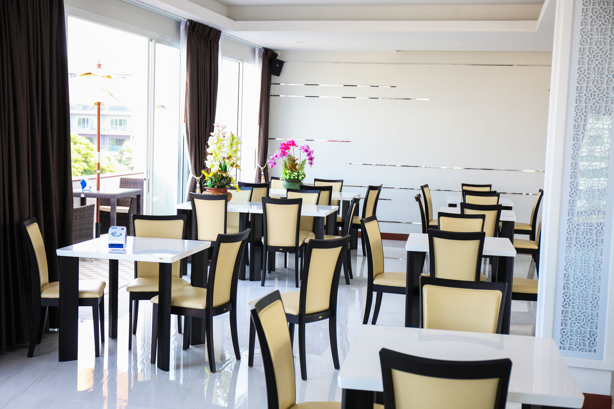 Hua Hin White Villa Hotel