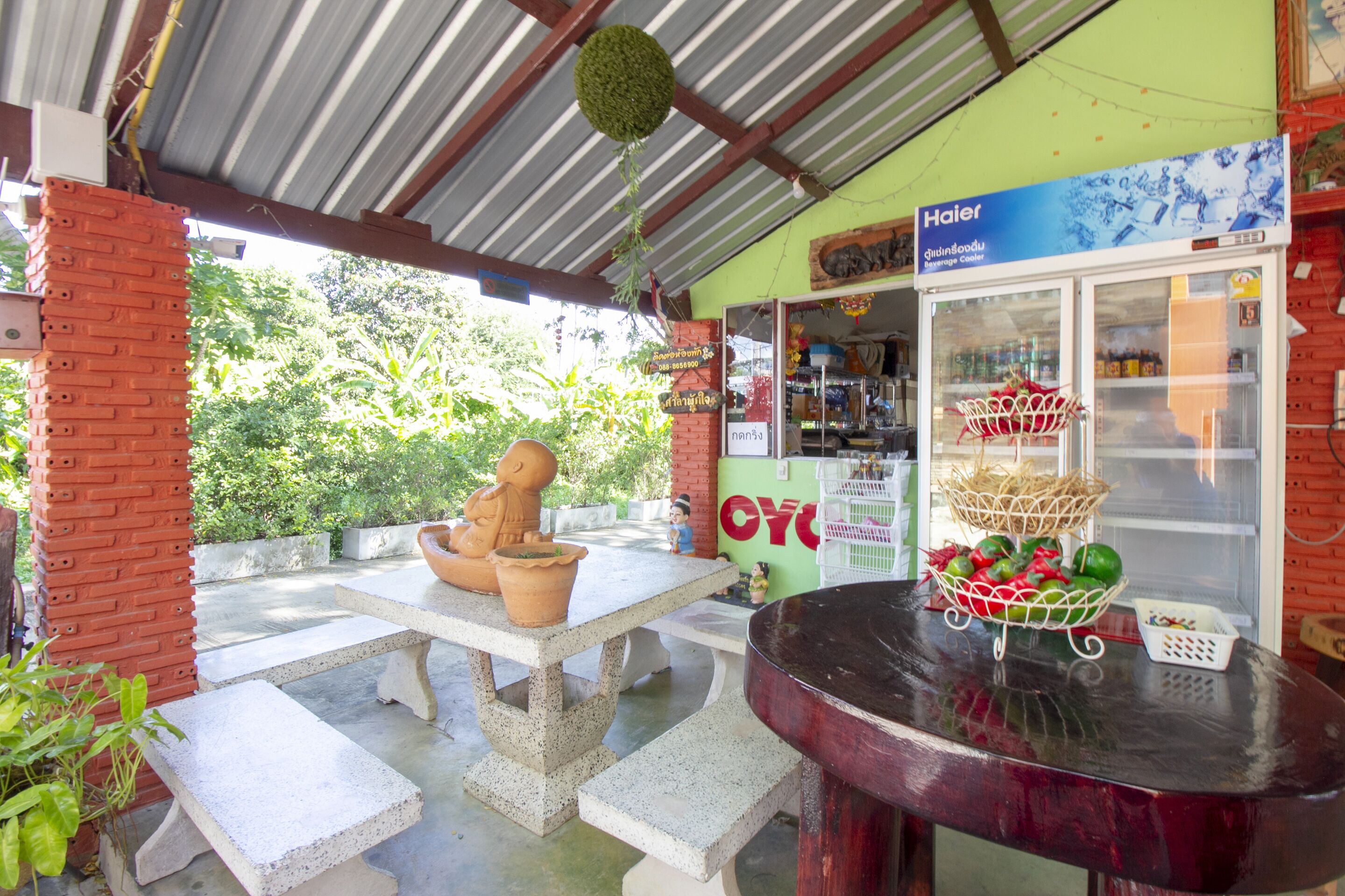 OYO 75372 Flight Hut Hotel
