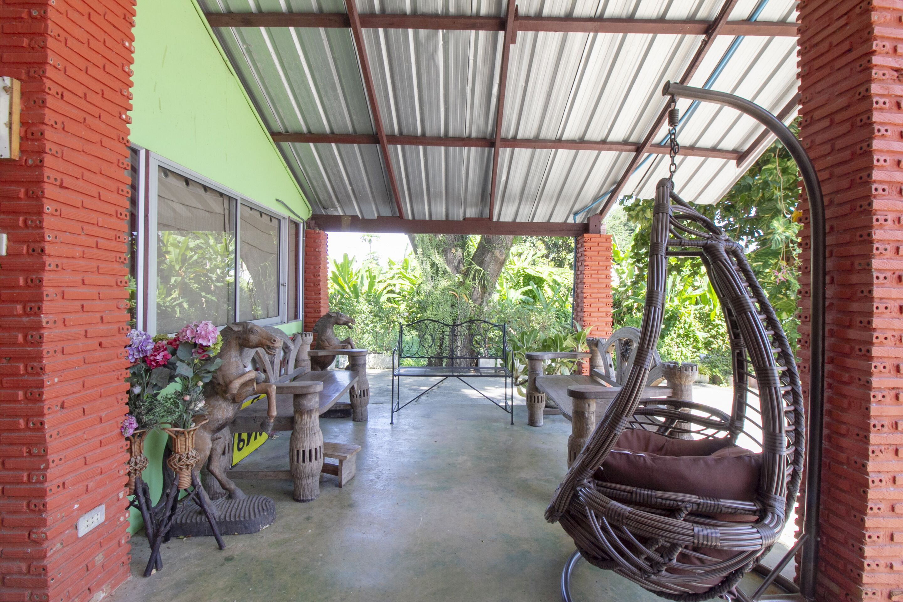 OYO 75372 Flight Hut Hotel