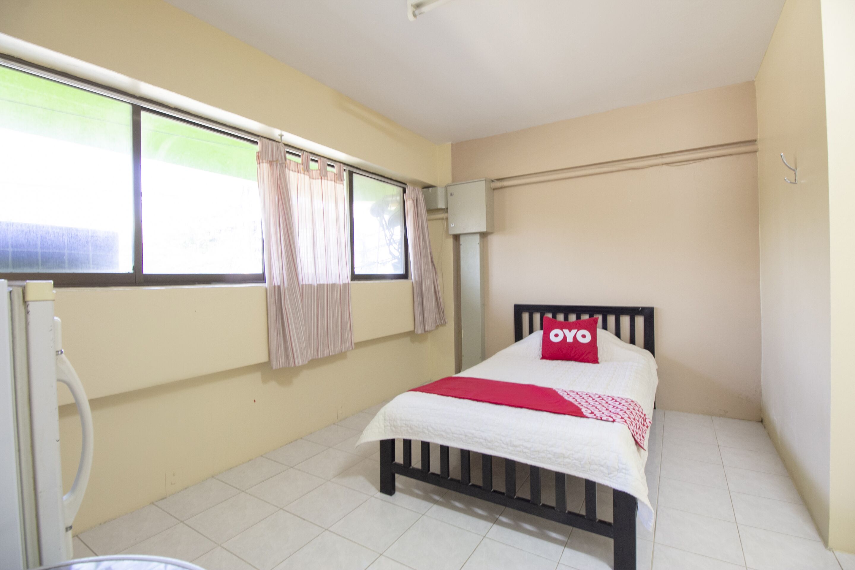 OYO 75372 Flight Hut Hotel