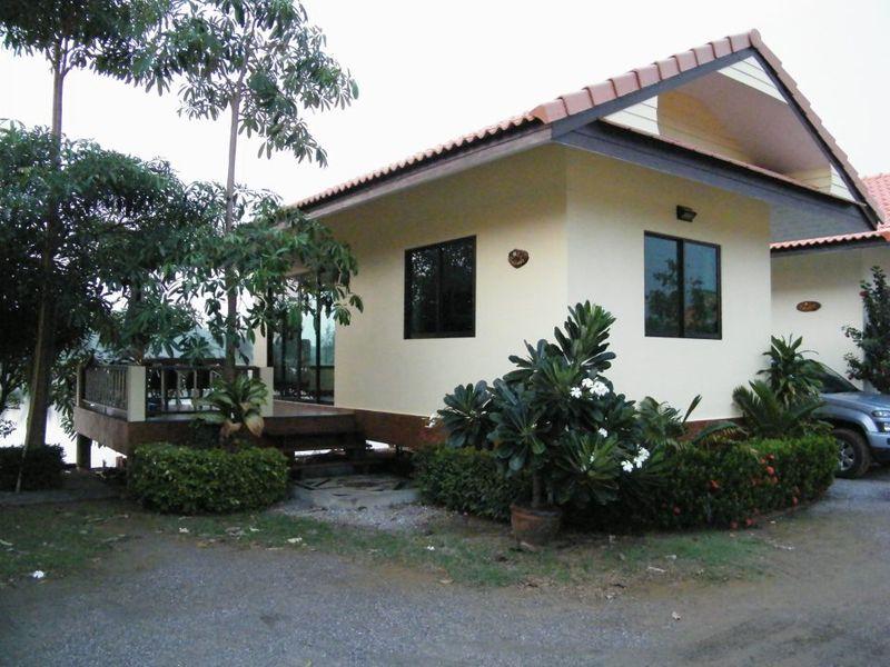 Baan Pak Rim Nam