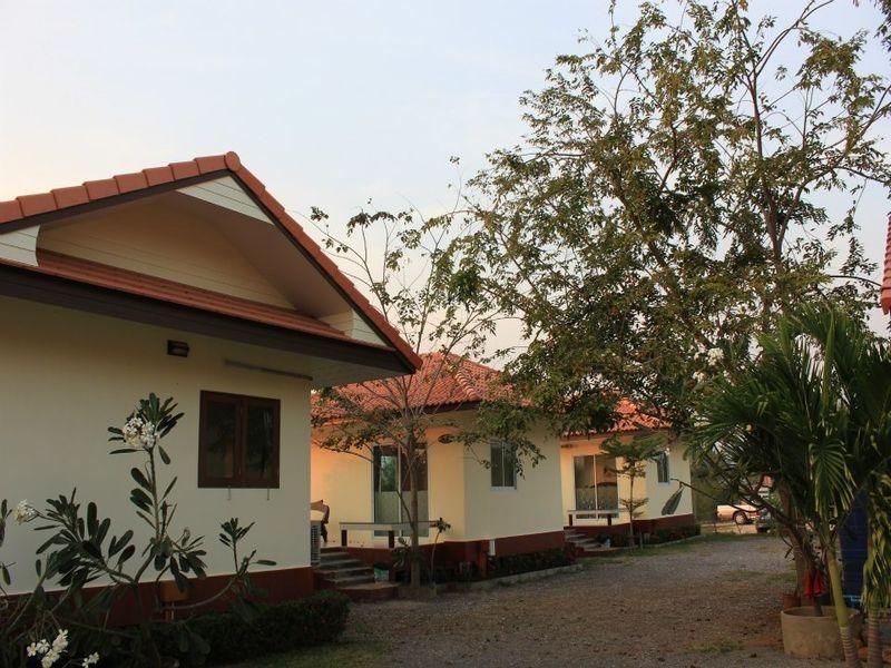 Baan Pak Rim Nam
