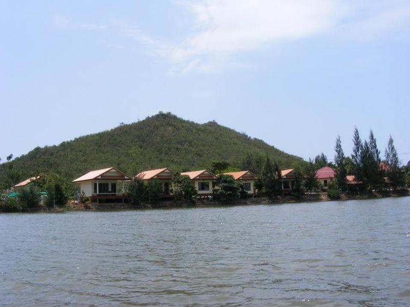 Baan Pak Rim Nam