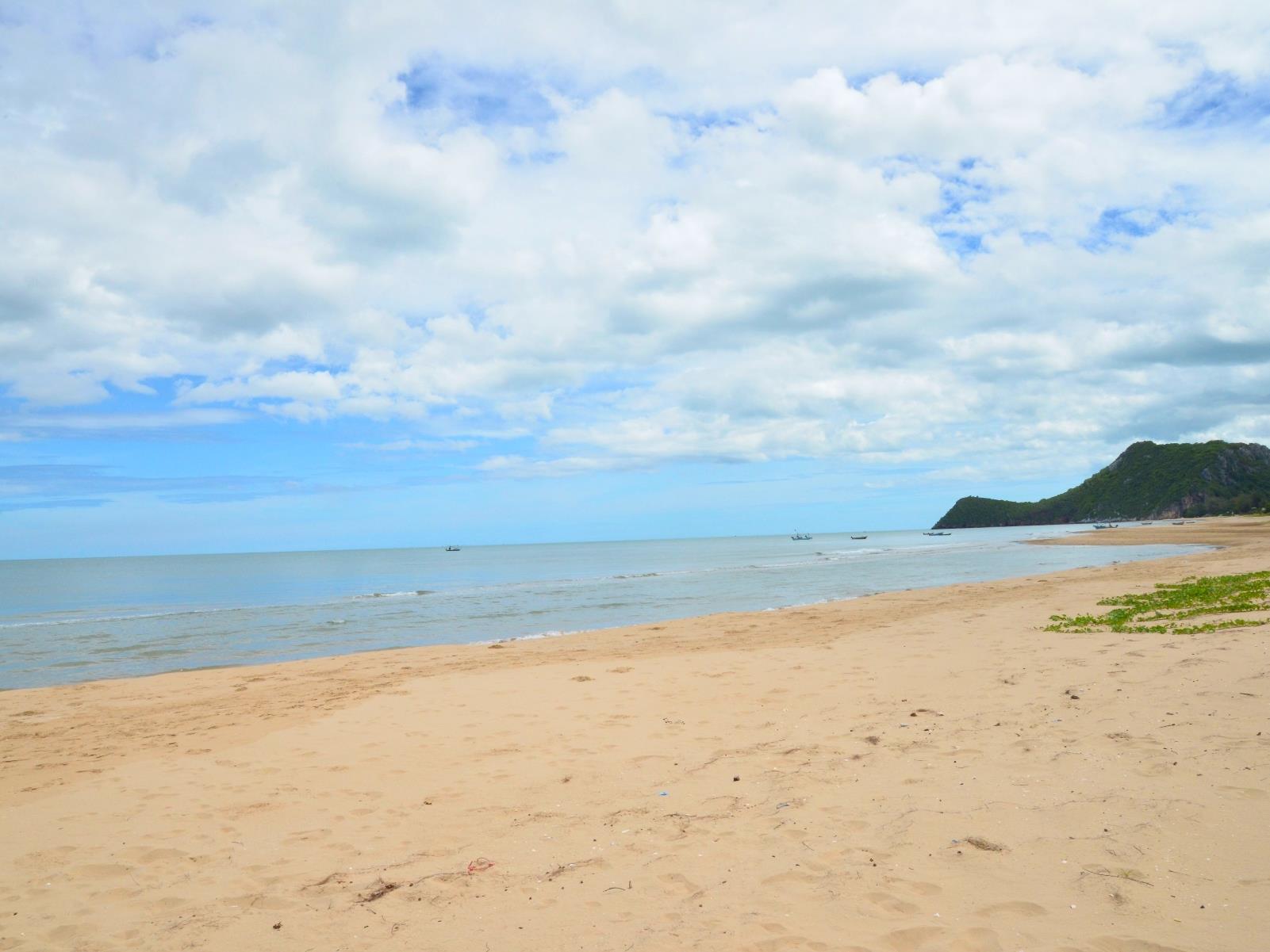 Hua Plee lazy beach