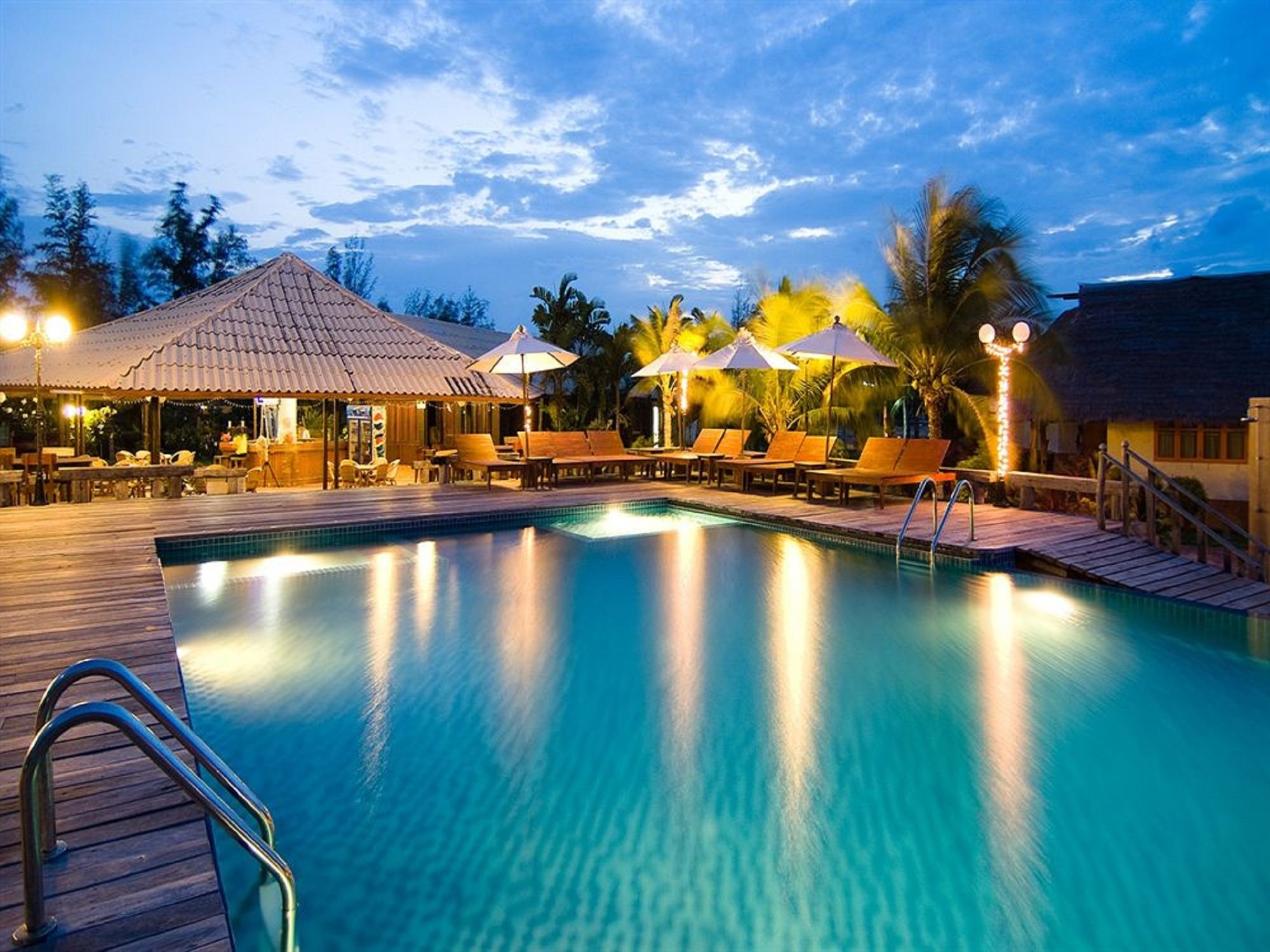 Lawana Escape Beach Resort Pranburi