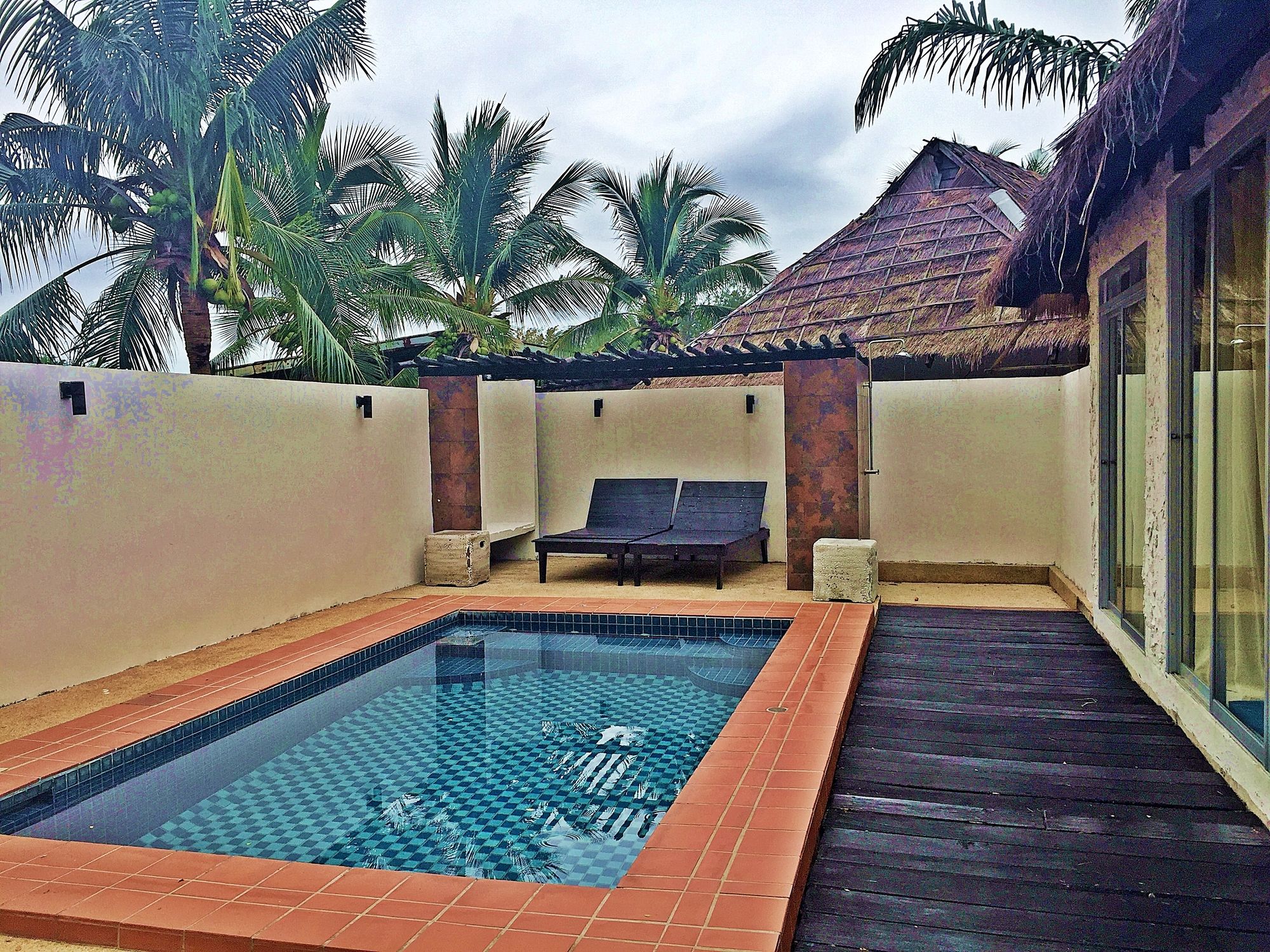 Lawana Escape Beach Resort Pranburi