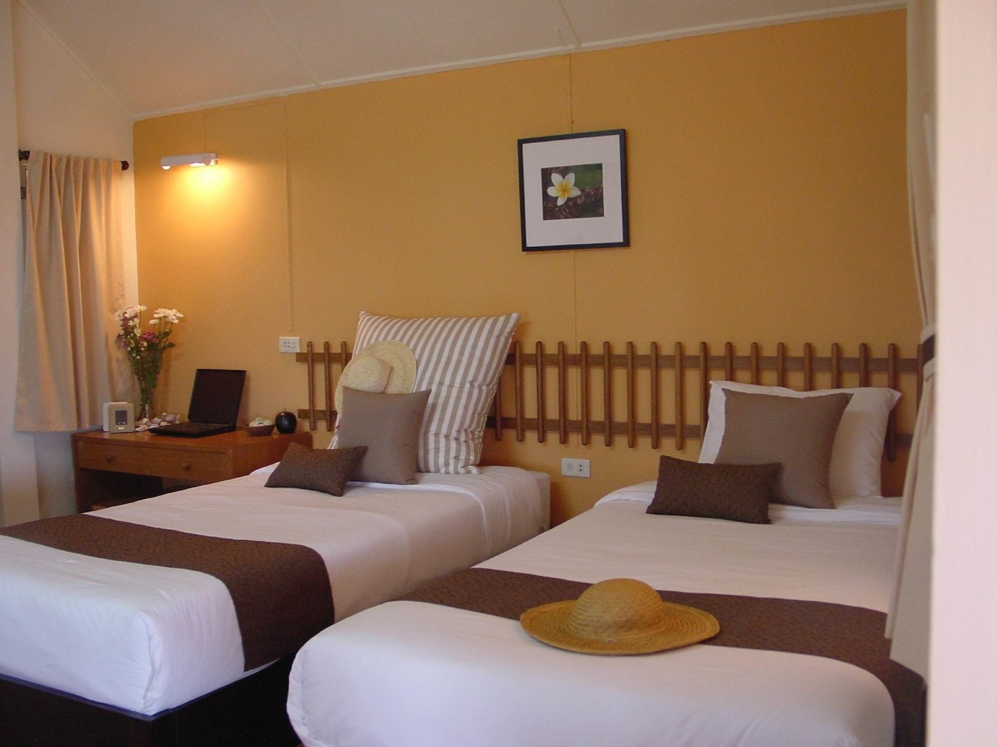 Lawana Escape Beach Resort Pranburi
