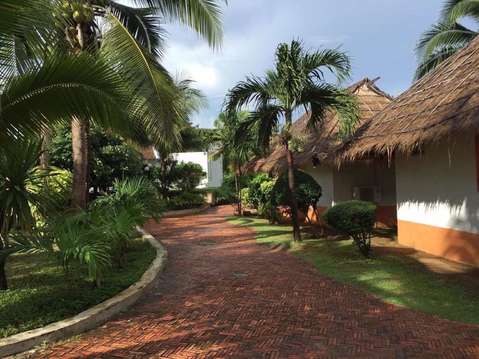 Lawana Escape Beach Resort Pranburi