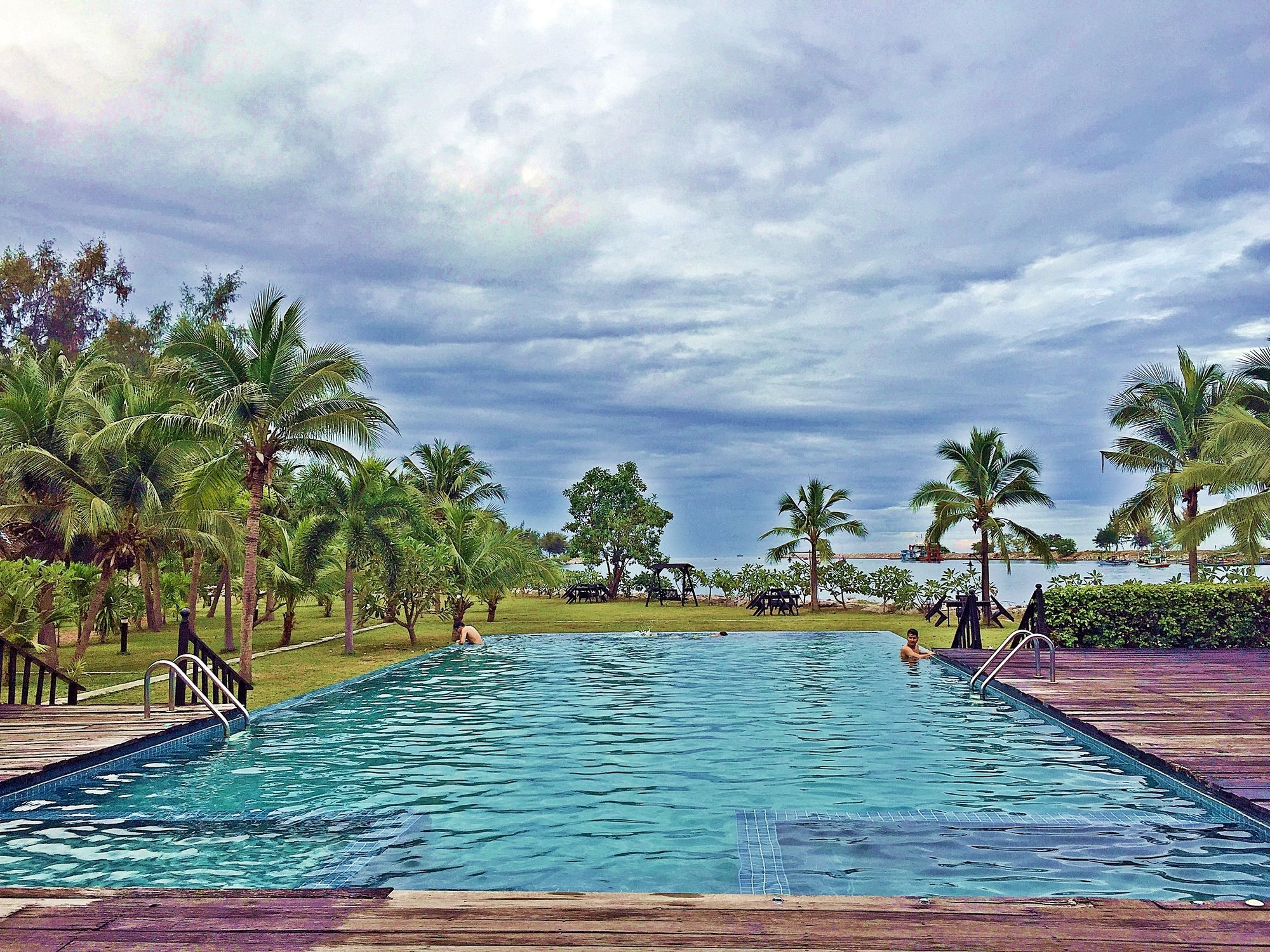 Lawana Escape Beach Resort Pranburi