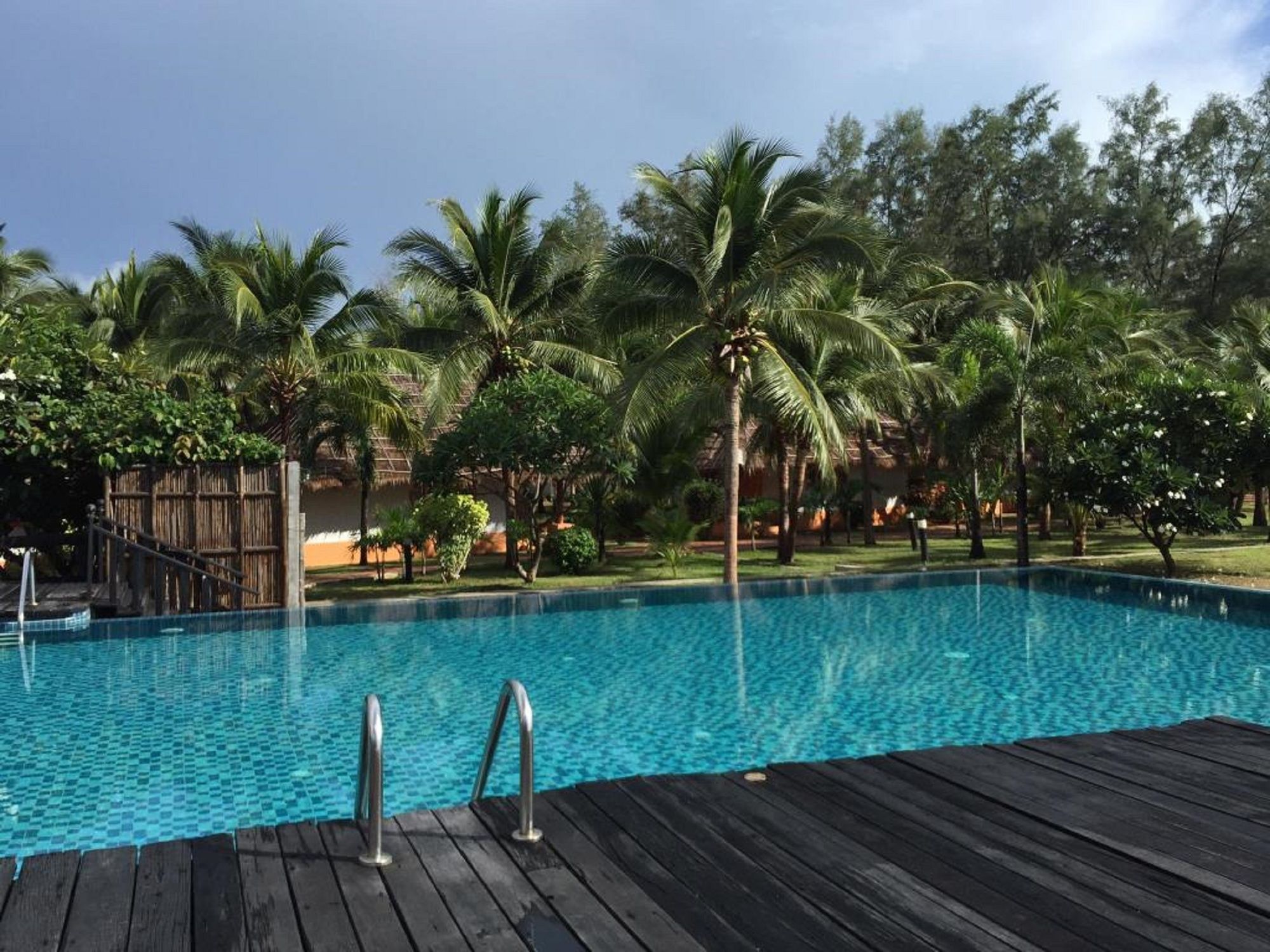 Lawana Escape Beach Resort Pranburi