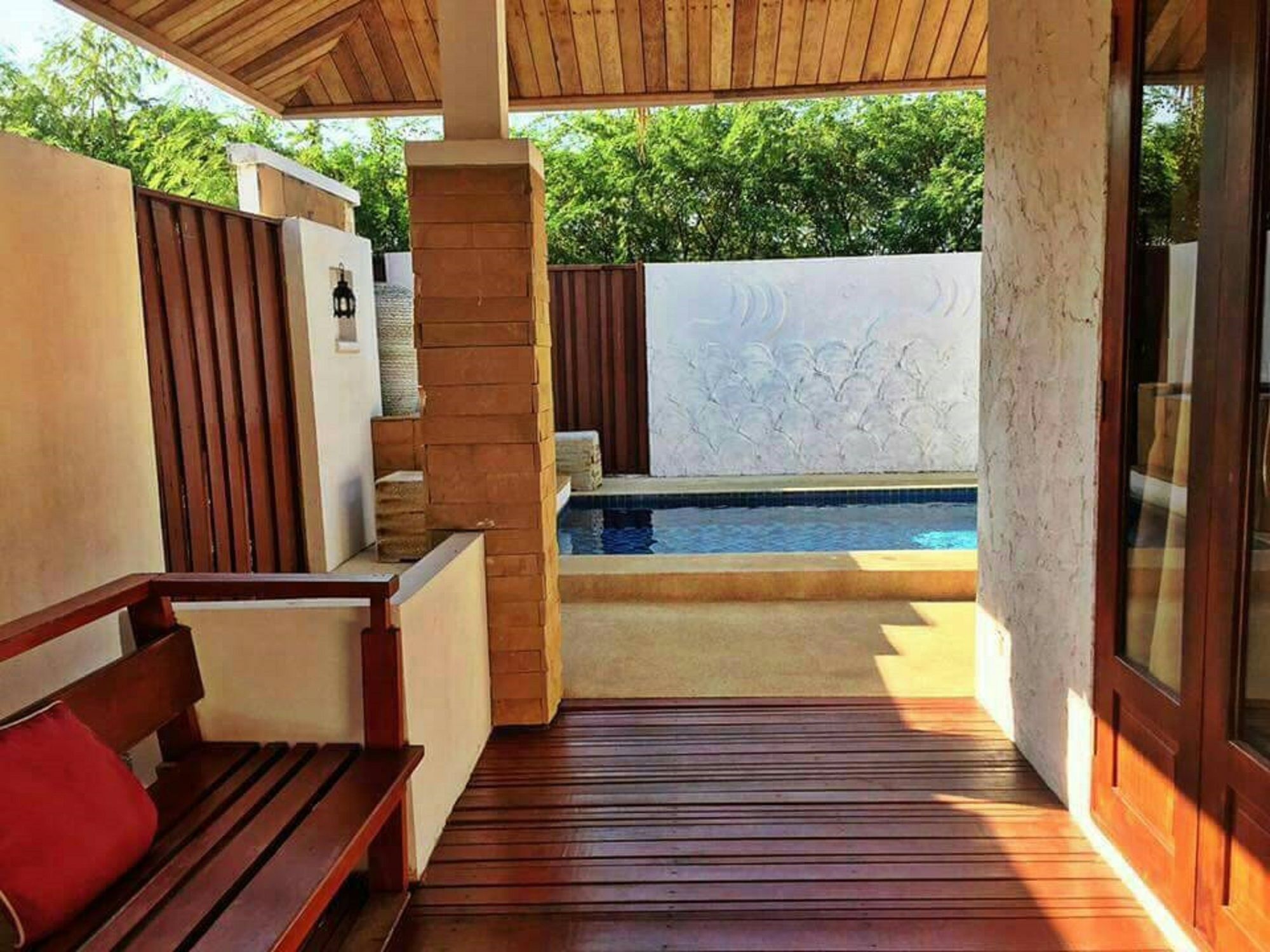 Lawana Escape Beach Resort Pranburi