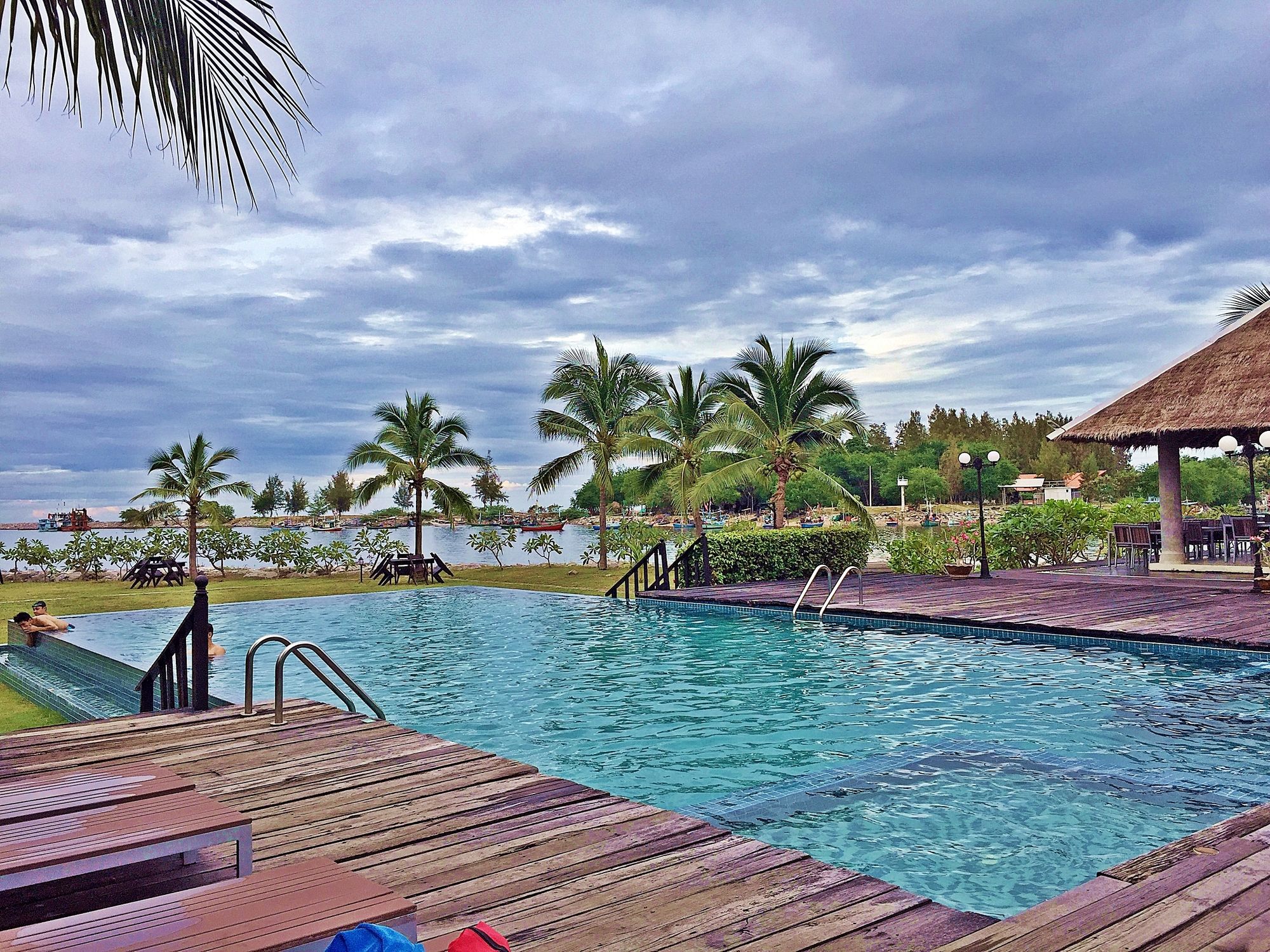 Lawana Escape Beach Resort Pranburi