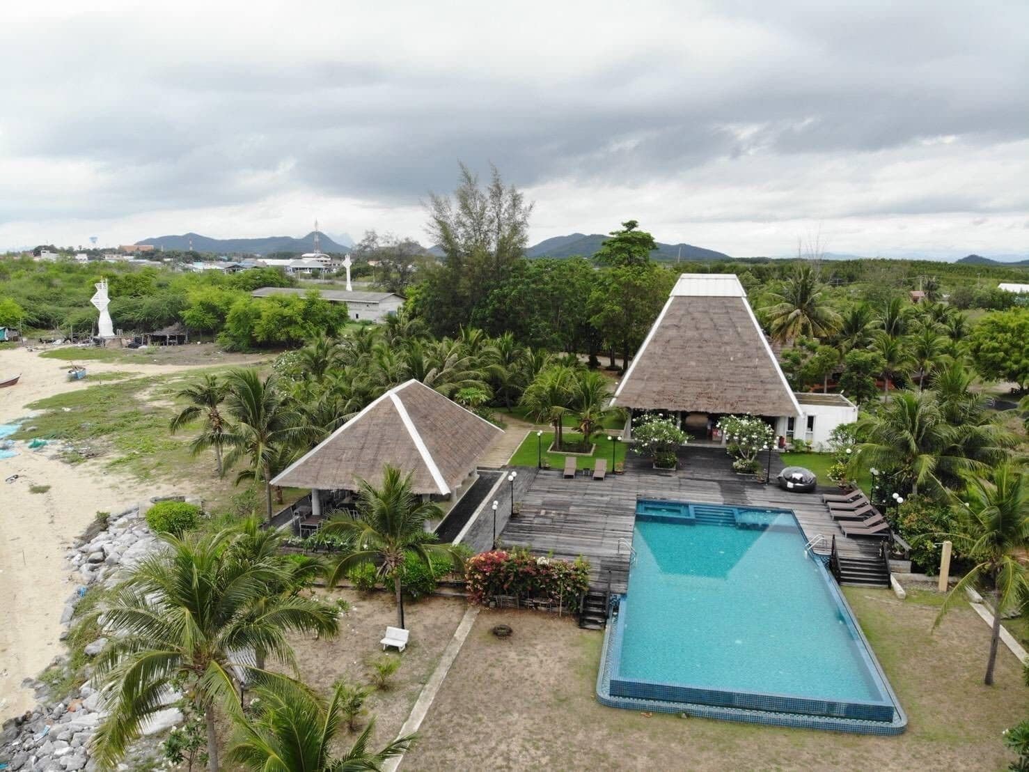 Lawana Escape Beach Resort Pranburi