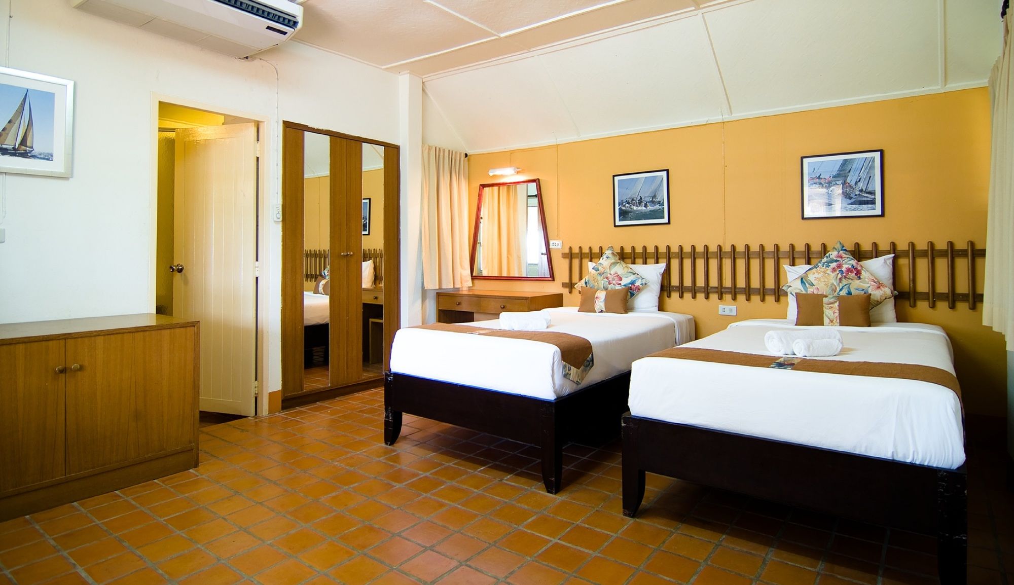Lawana Escape Beach Resort Pranburi