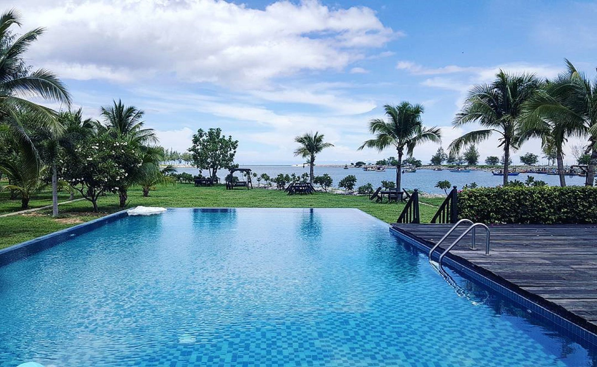 Lawana Escape Beach Resort Pranburi