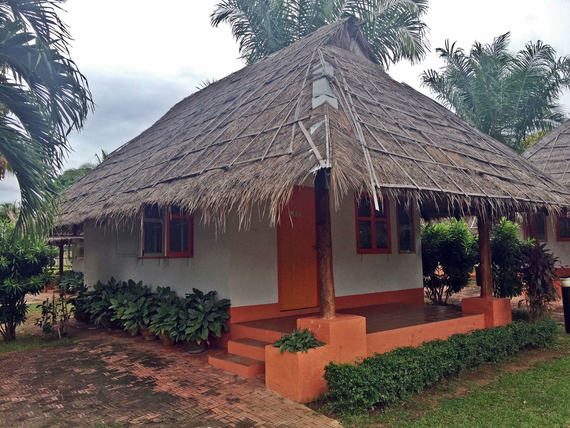 Lawana Escape Beach Resort Pranburi
