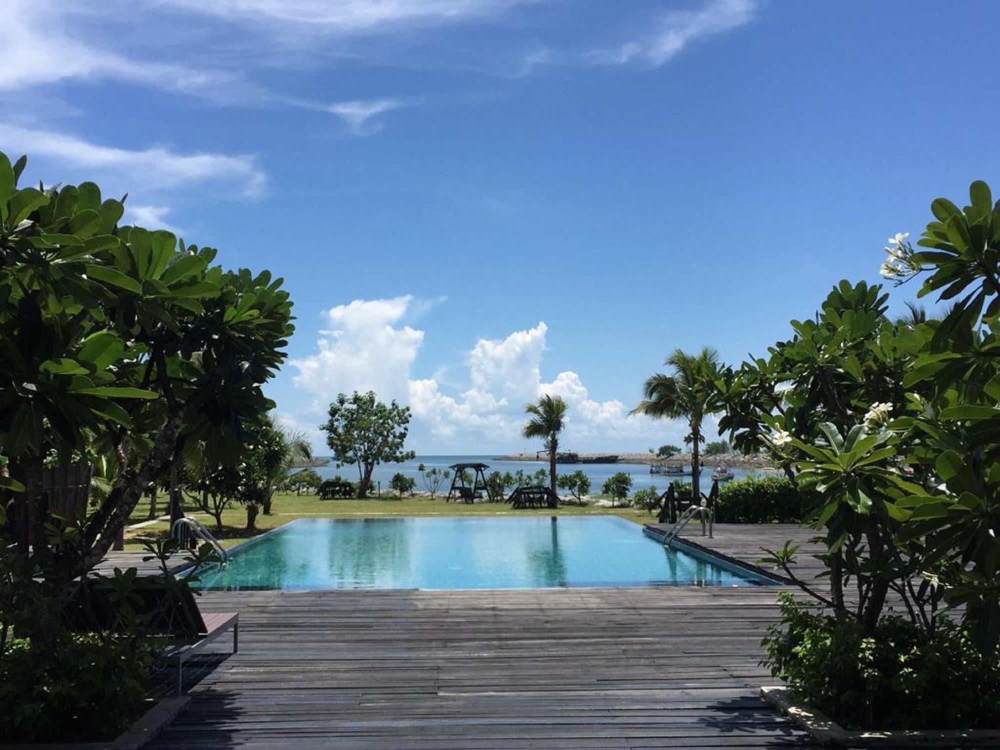 Lawana Escape Beach Resort Pranburi