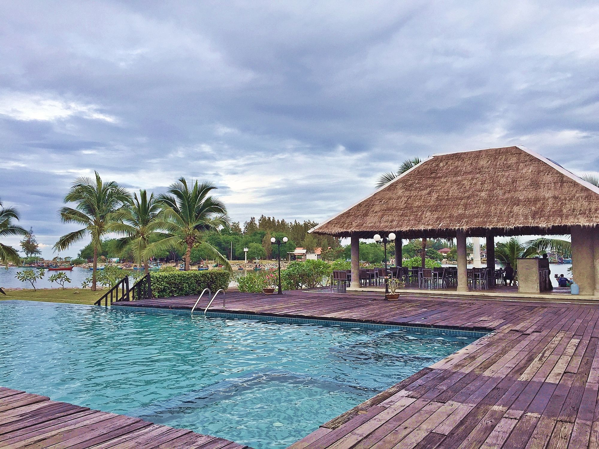 Lawana Escape Beach Resort Pranburi