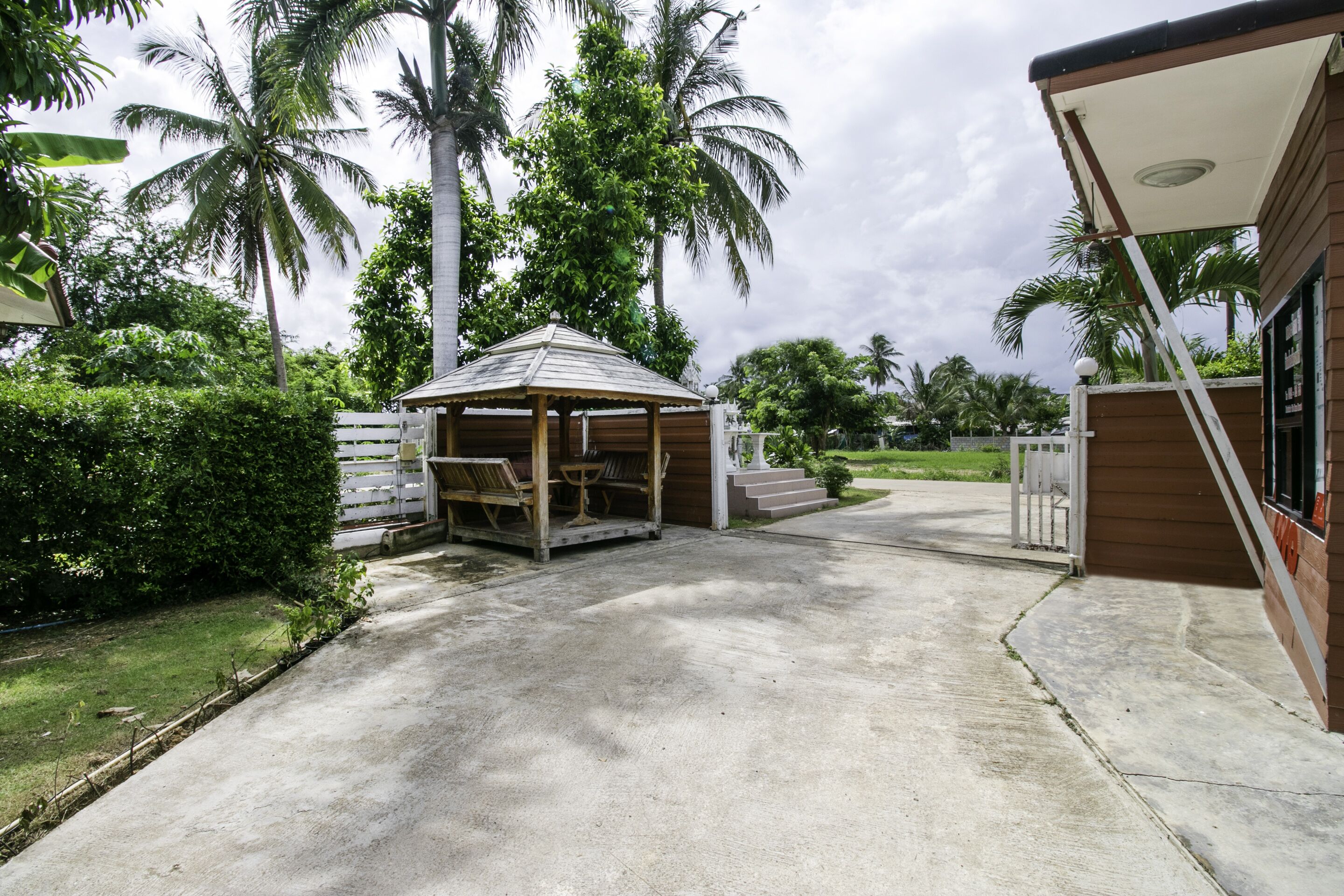 OYO 945 The Rome Resort